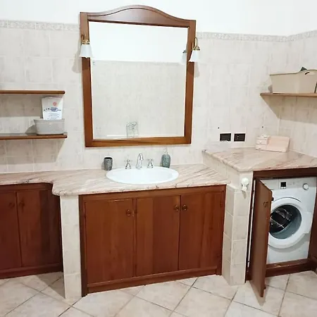 Casa In Citta, Posto Auto Privato, Cortile Con Bbq *